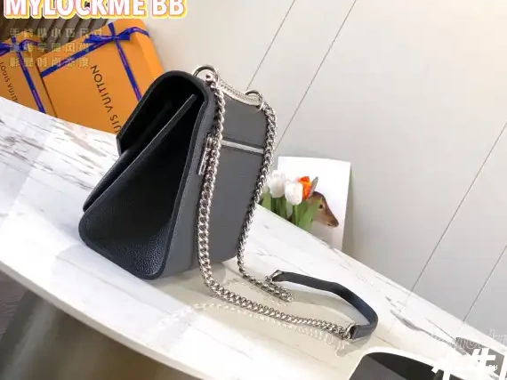First bag VUITTON LOUIS MYLOCKME CHAIN BAG 0608